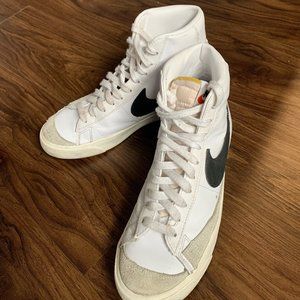 Nike Women's Blazer Mid '77